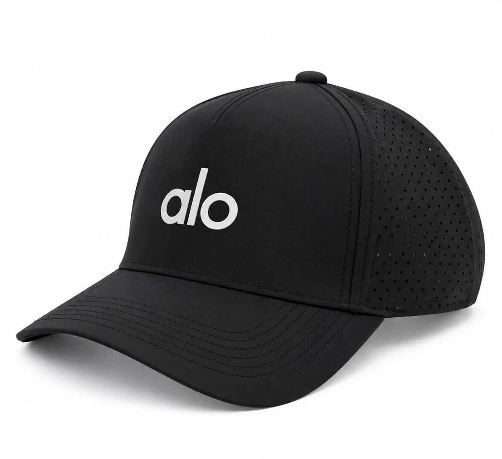 Gorra negra alo en estudio.webp