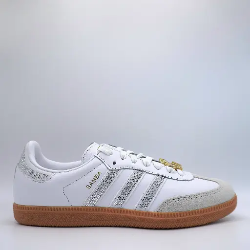 TENIS ADIDAS BLANCOS CON PUNTA ARENA Y BRILLOS PLATEADOS LATERALES Y EN TOBILLO SAMBA 6US/3MX